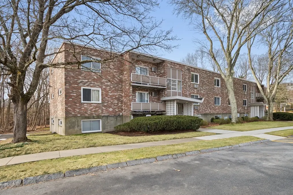 25 Lionel Ave #E, Waltham, MA 02452 - Image #1