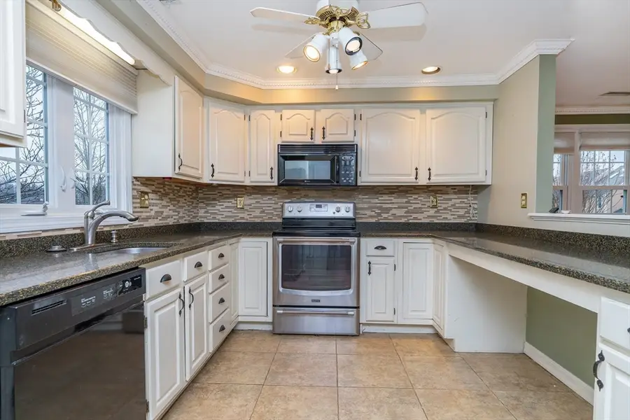 48 Whittier Meadows Dr #48, Amesbury, MA 01913 - Image #2