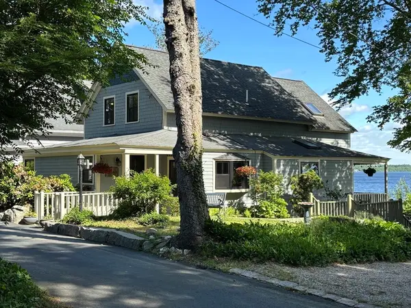 13 Pine Bluffs, Lakeville, MA 02347