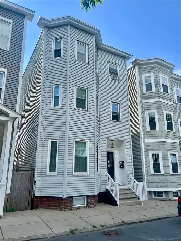 17 M Street, Boston, MA 02127