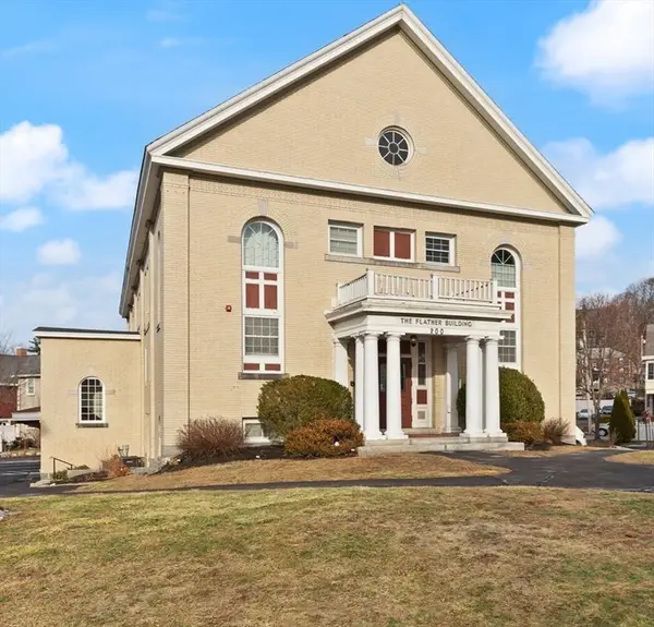 200 Rogers St #6, Lowell, MA 01852