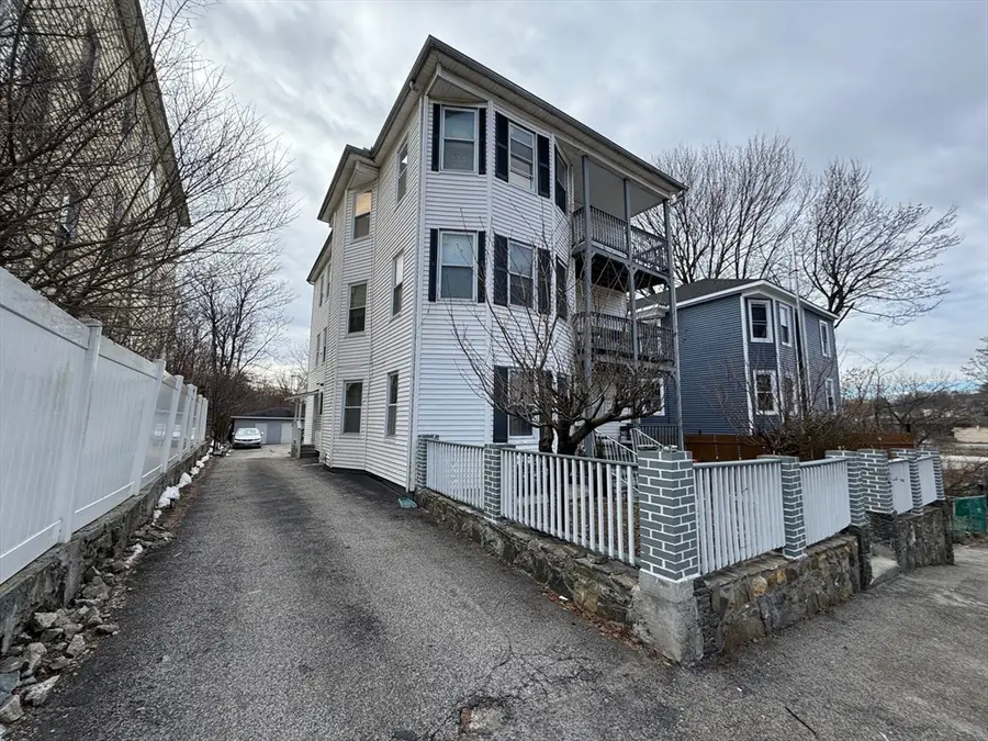 27 Harlow St, Worcester, MA 01605 - Image #2