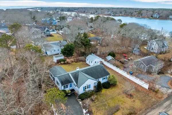 19 Pine Rock Rd, Falmouth, MA 02536