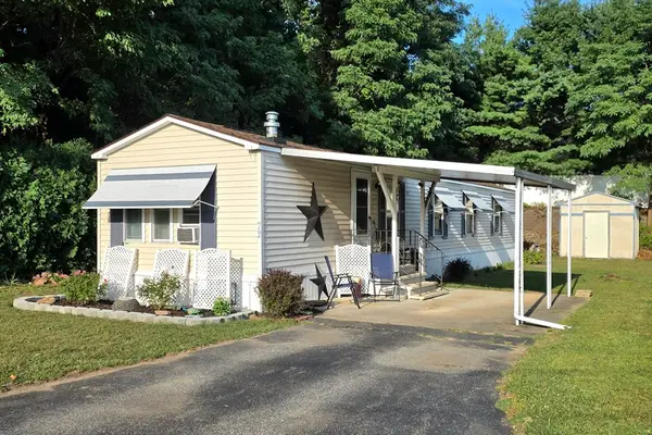 72 Holiday Cir, Chicopee, MA 01020