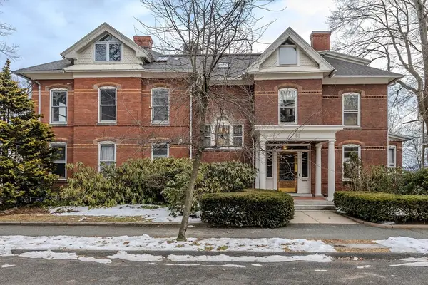 61 Crescent St #8, Northampton, MA 01060