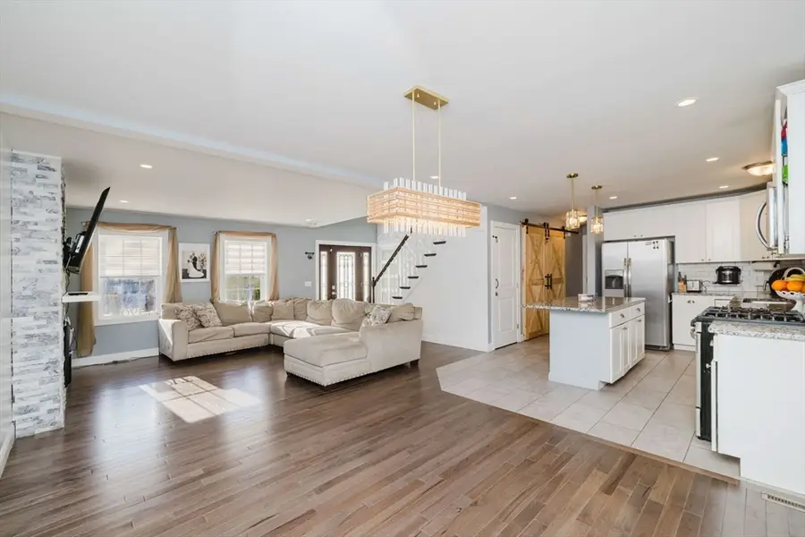 65 Armsby St, New Bedford, MA 02745 - Image #3