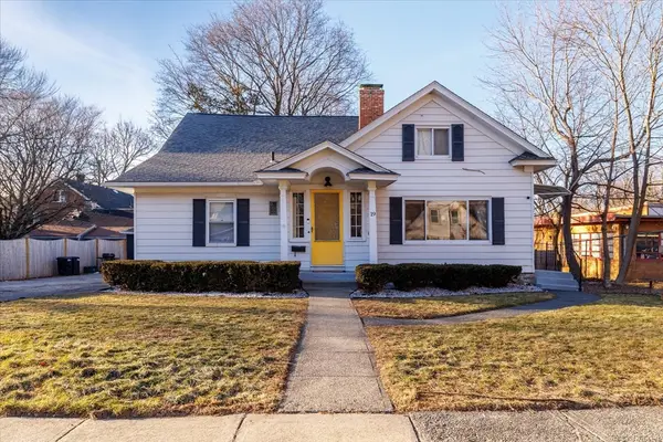 19 Highland Ter, Worcester, MA 01602