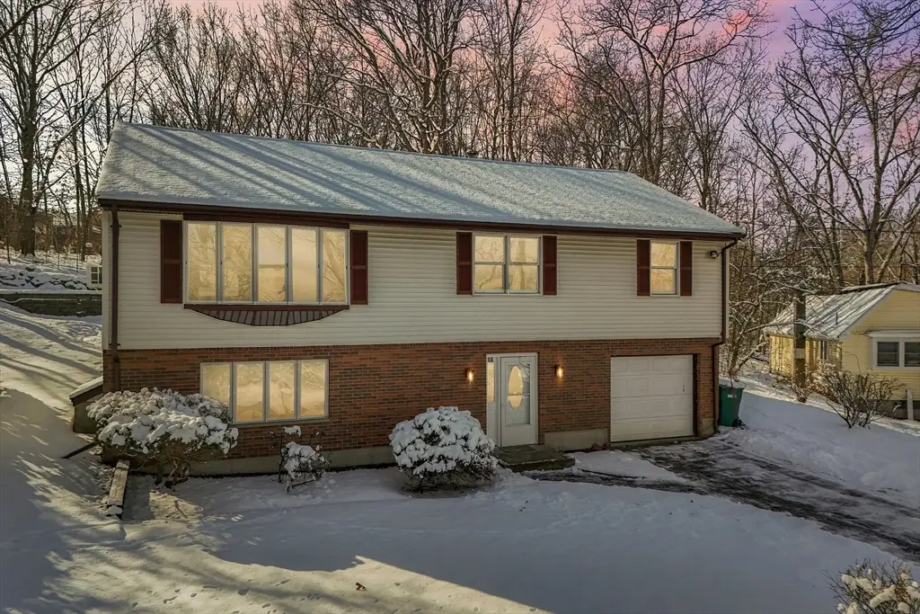 18 Cranston Cir, Woburn, MA 01801 - Image #1