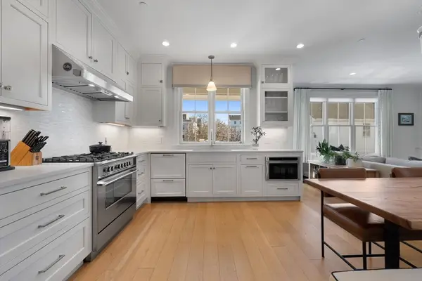 38 P St #3, Boston, MA 02127