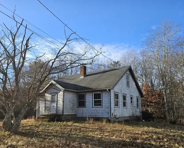 618 Wareham St, Middleboro, MA 02346