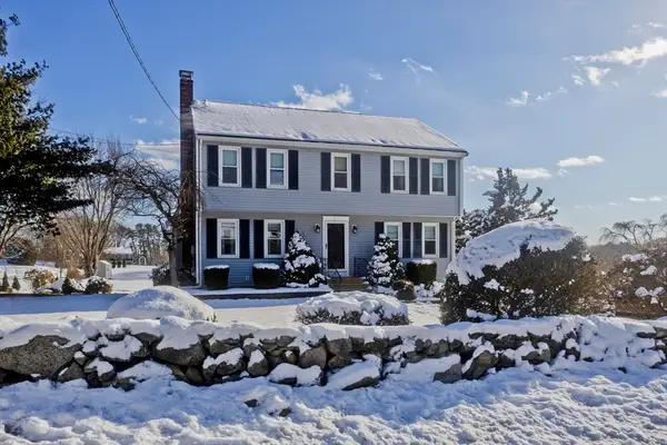 11 Bellingham Rd, Blackstone, MA 01504