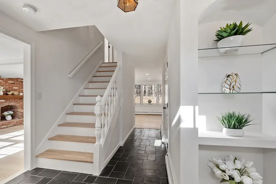 16 Minehan Ln, Marlborough, MA 01752 - Image #3