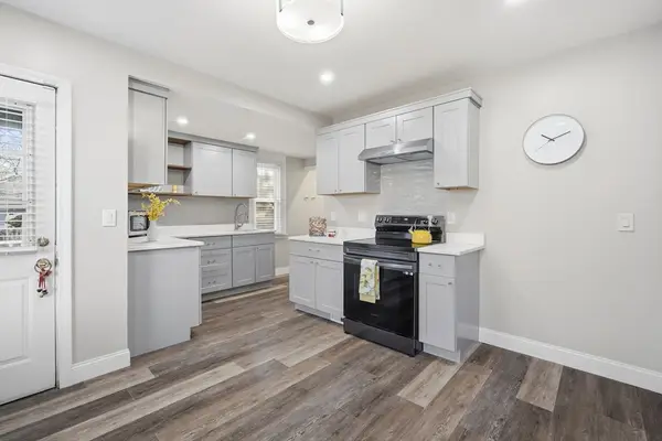 106 Amherst St, Springfield, MA 01109