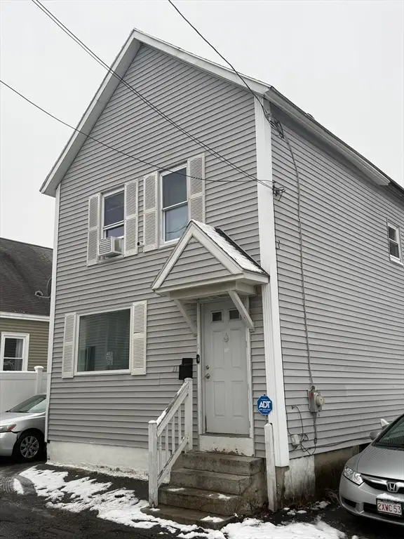 11 Cottage St, Lowell, MA 01852