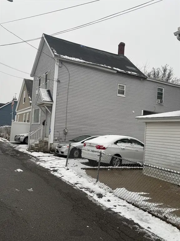 11 Cottage St, Lowell, MA 01852 - Image #2