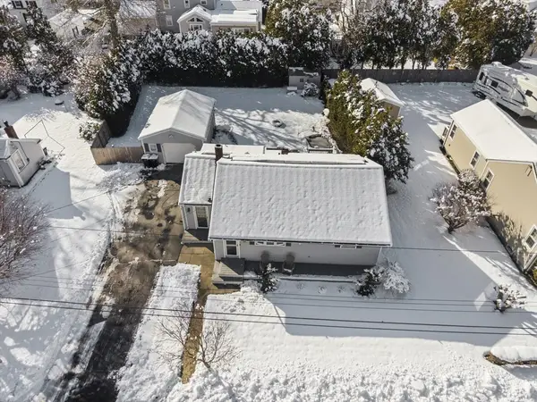 69 Coggeshall St, Dartmouth, MA 02747