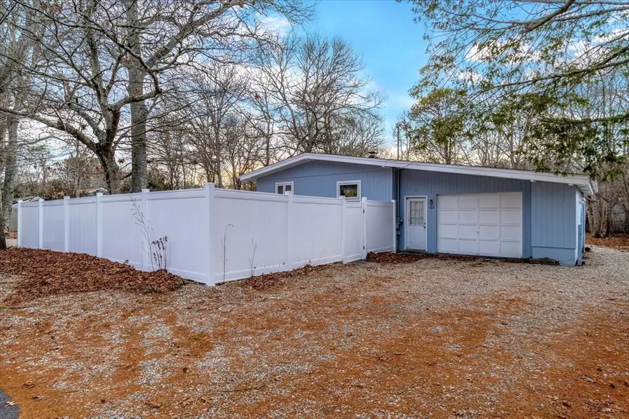 423 Lincoln Rd Ext, Hyannis, MA 02601 - Image #2