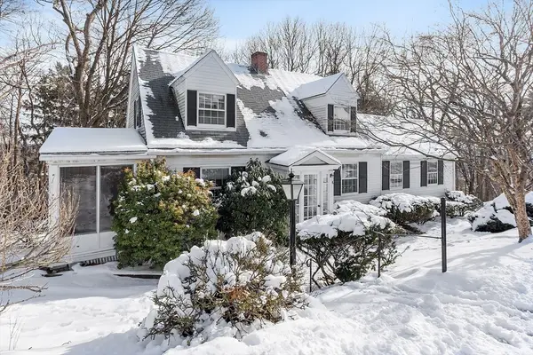 93 Fitch Hill Ave, Fitchburg, MA 01420