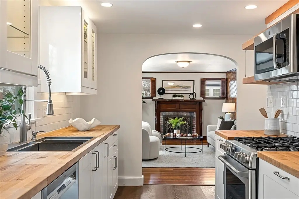 104 Myrtle Ave, Wakefield, MA 01880 - Image #1