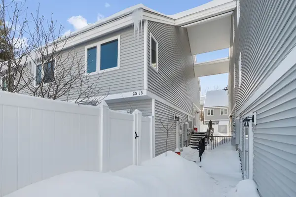 25 Meadow Pond Dr #J, Leominster, MA 01453