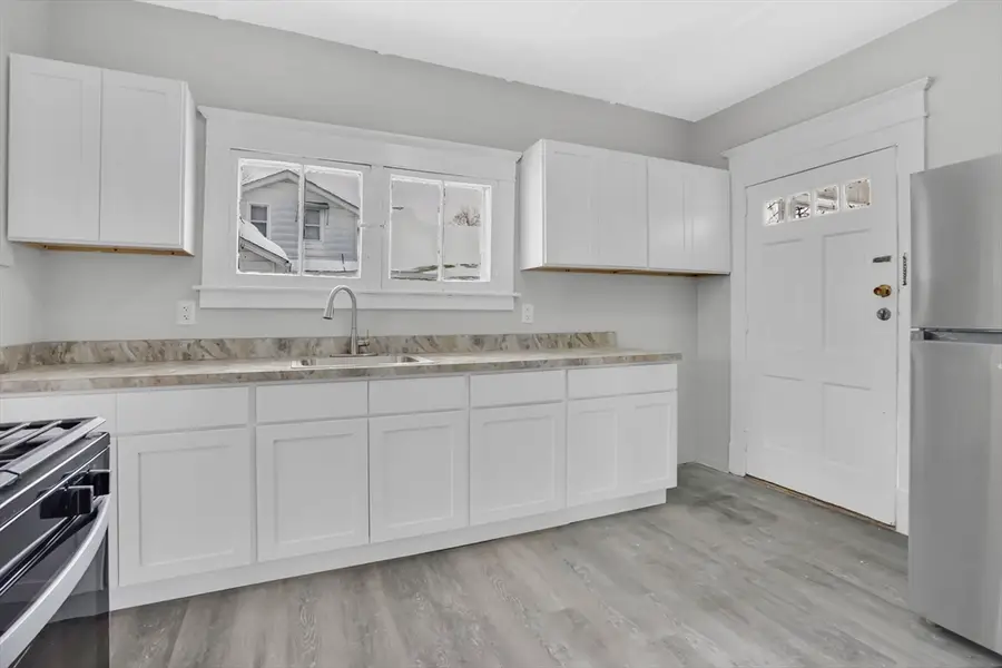 11 Ina St, Springfield, MA 01109 - Image #3