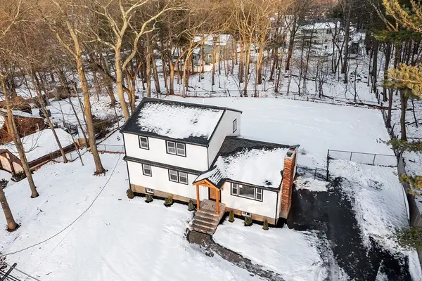 114 Lake St, Peabody, MA 01960