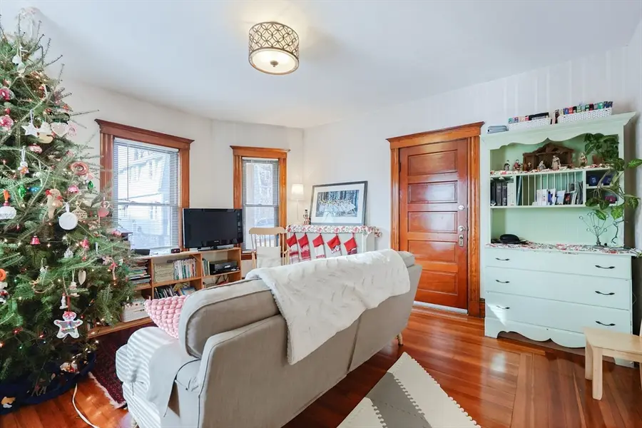 17 Oakledge St, Arlington, MA 02474 - Image #3