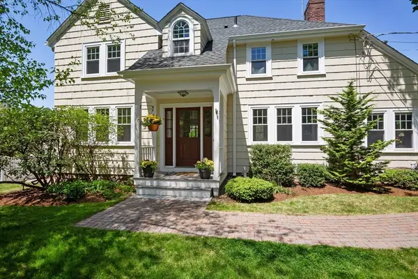 212 Hawthorne Lane, Concord, MA 01742