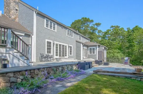 63 Bayes Hill Rd, Oak Bluffs, MA 02557