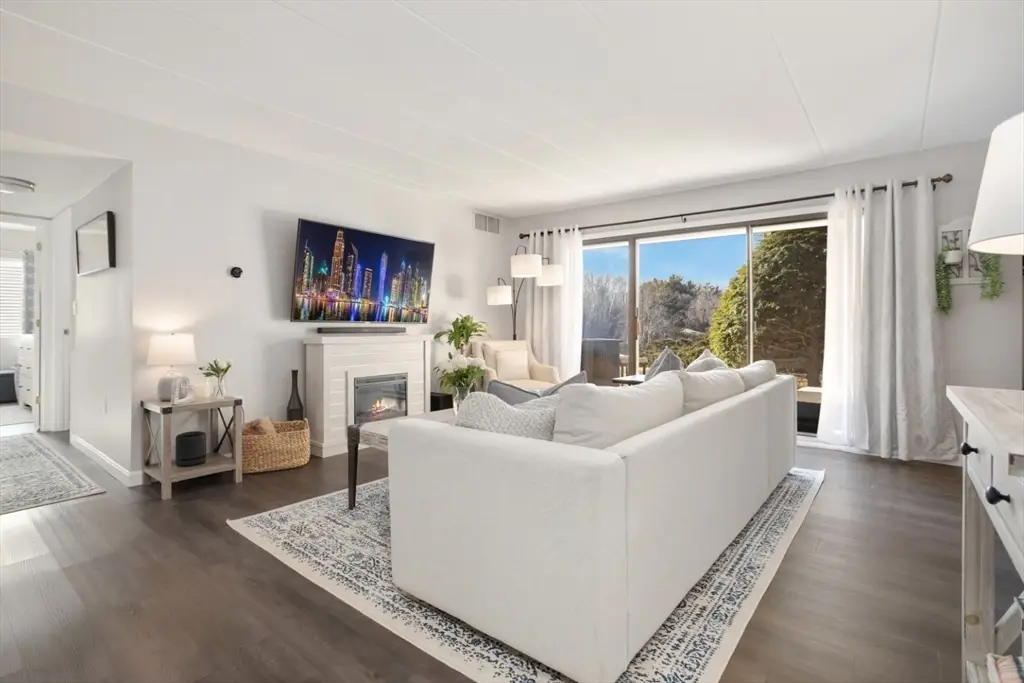 3 Ledgewood Way #8, Peabody, MA 01960 - Image #1