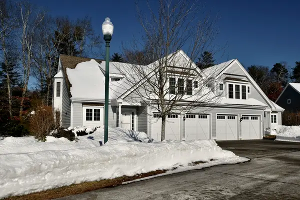 25 Carriage Ln #25, Duxbury, MA 02332