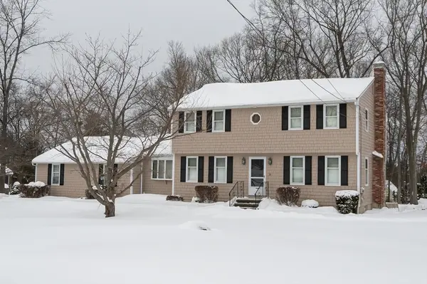 28 Bridle Path Rd, Dracut, MA 01826