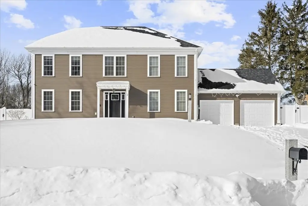 2 Hemlock St, Paxton, MA 01612 - Image #1