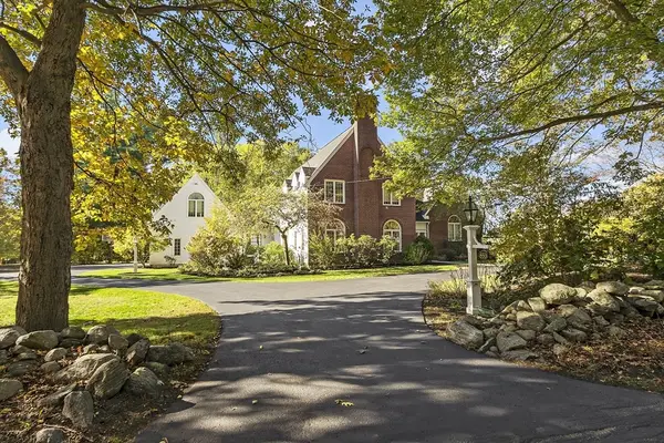 853 Strawberry Hill Rd, Concord, MA 01742