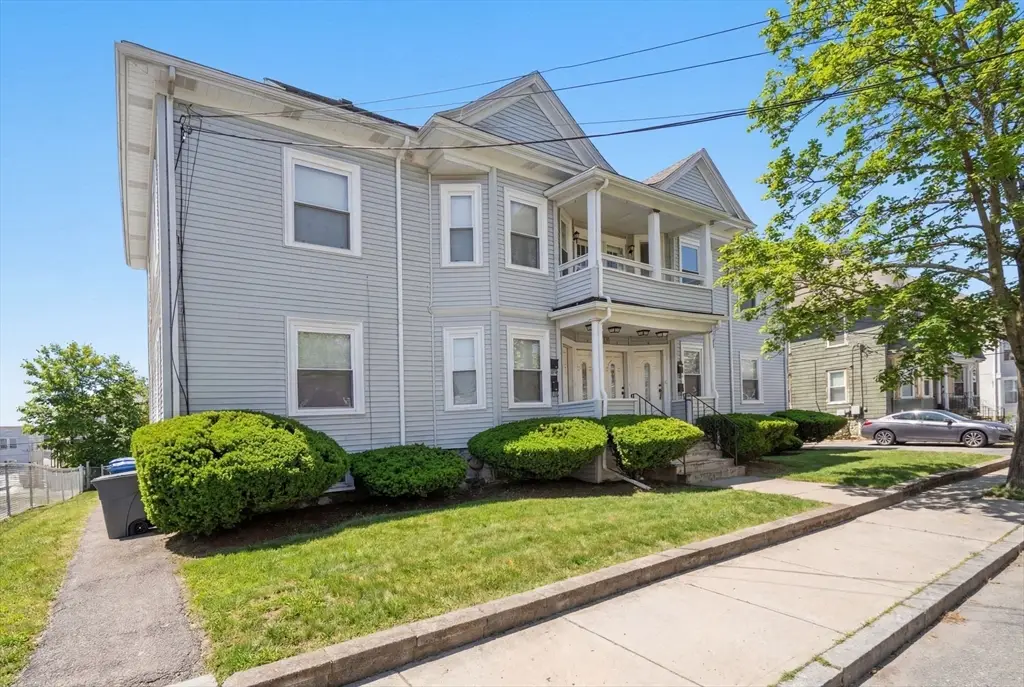 215 Ash St #3, Waltham, MA 02453 - Image #1