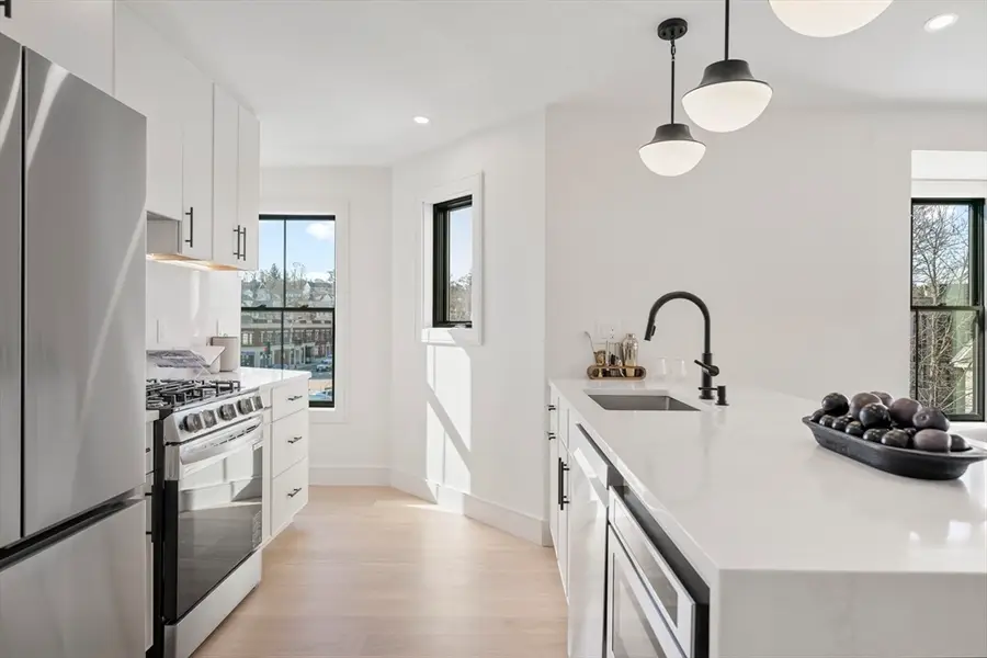 20 Whitney #6, Quincy, MA 02169 - Image #2