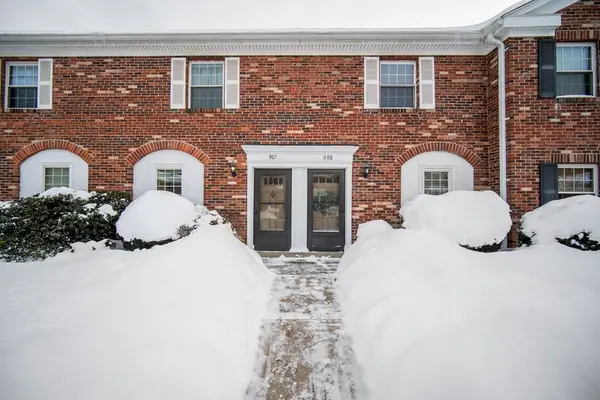 907 Windsor Dr #907, Framingham, MA 01701