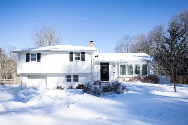 71 County St, Lakeville, MA 02347