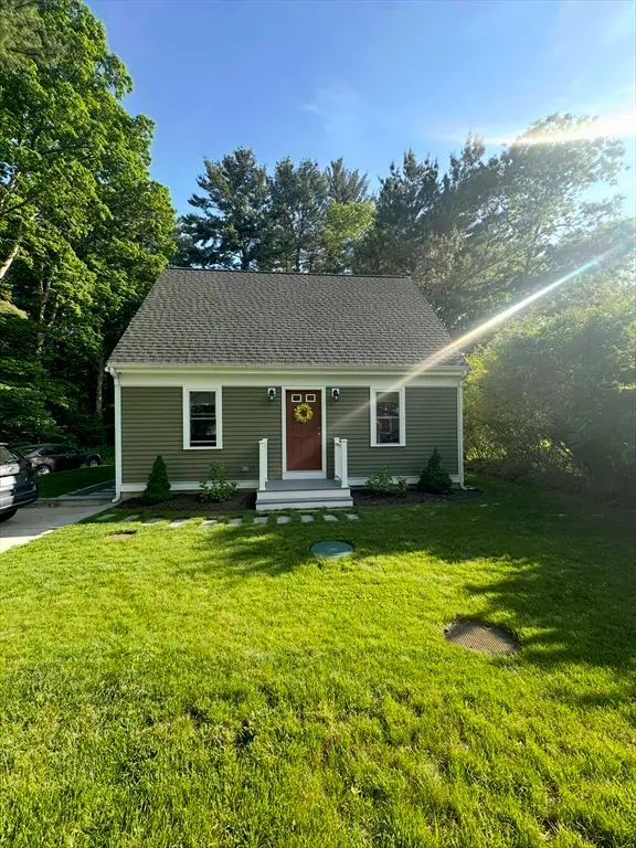 4 Upton St, Hanson, MA 02341 - #2