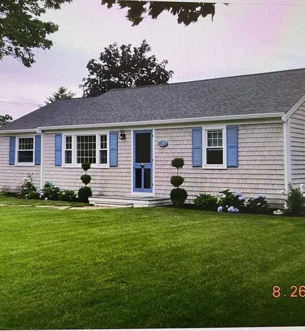 15 Glen Rd, Barnstable, MA 02601