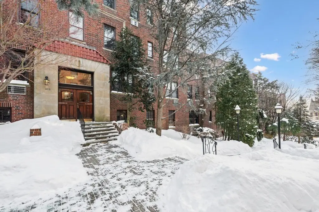 315 Tappan St #4, Brookline, MA 02446 - Image #1
