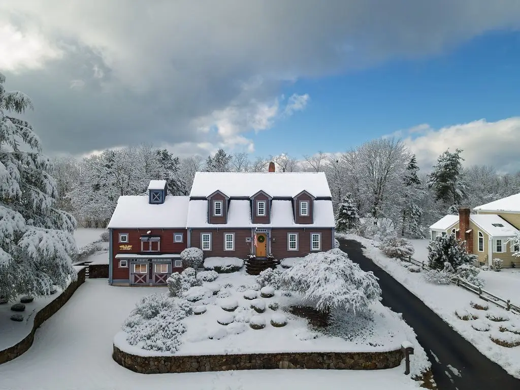 82 Lester Ln, Weymouth, MA 02188 - Image #1