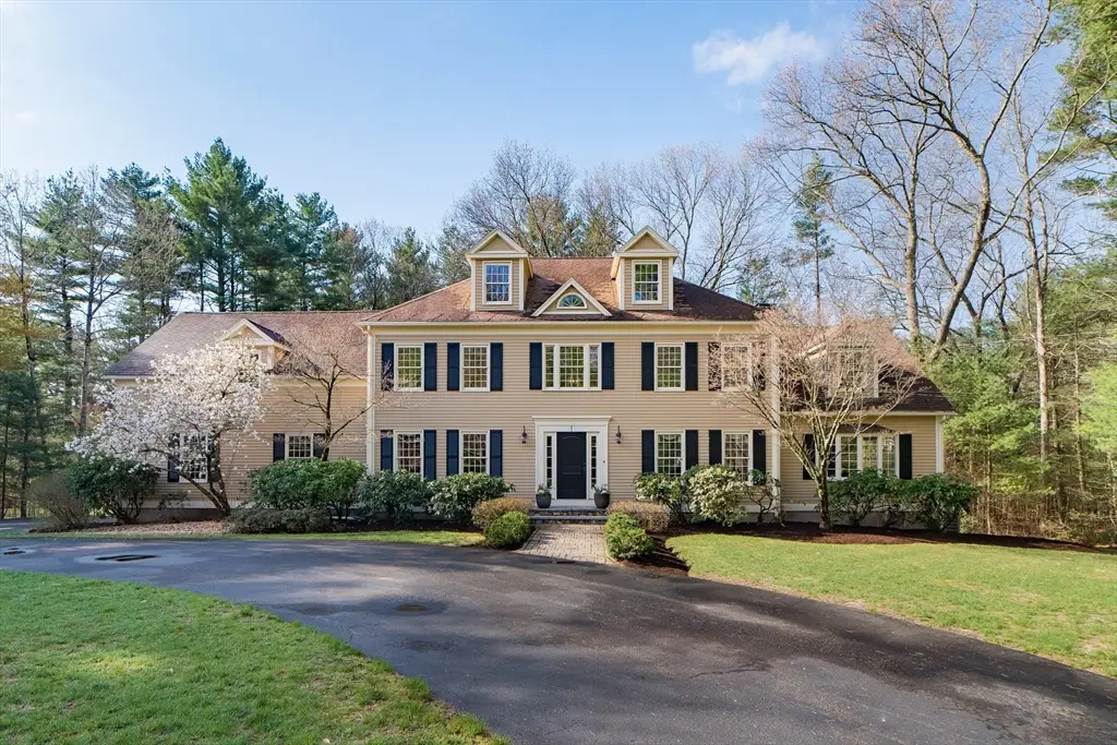 1 Chestnut Ln, Medfield, MA 02052 - #1