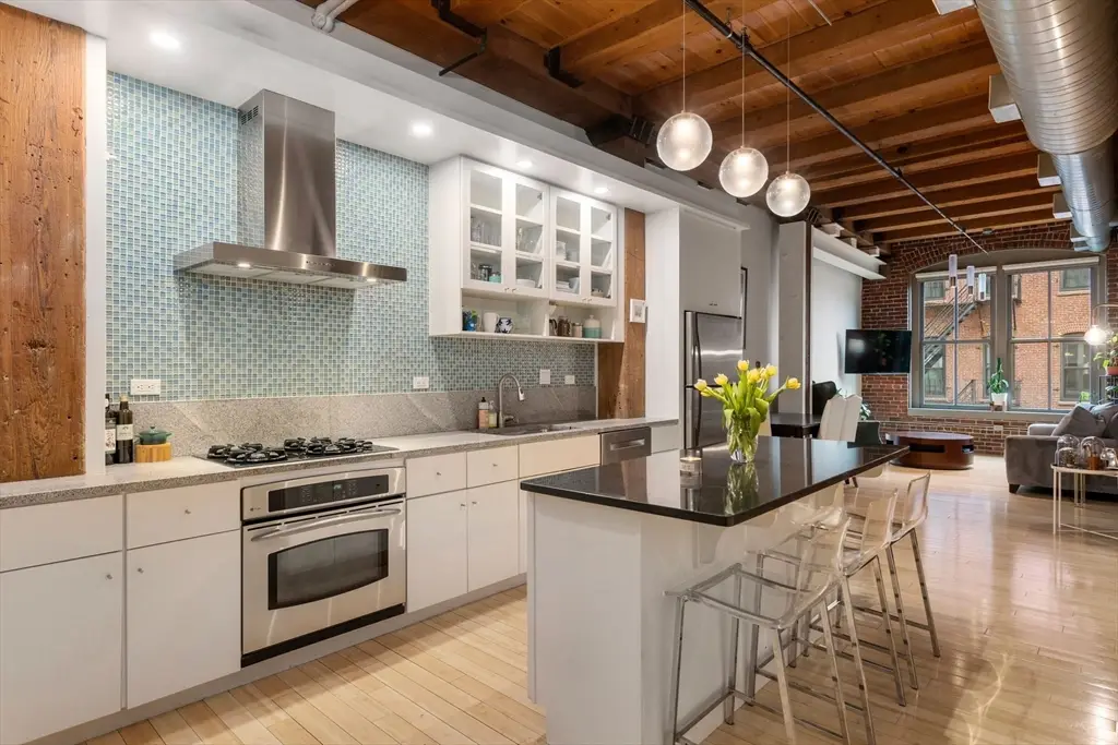 35 Channel Center St #303, Boston, MA 02210 - Image #1