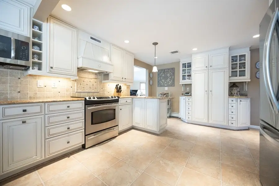 19 Lindauer St, Peabody, MA 01960 - #2