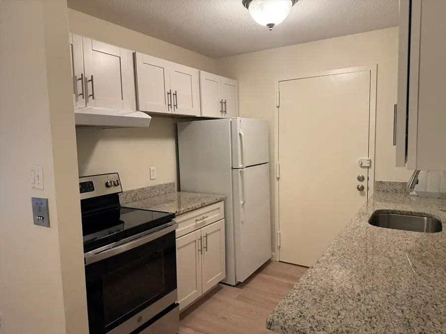 52 Village Brook Ln #14, Natick, MA 01760 - Image #2