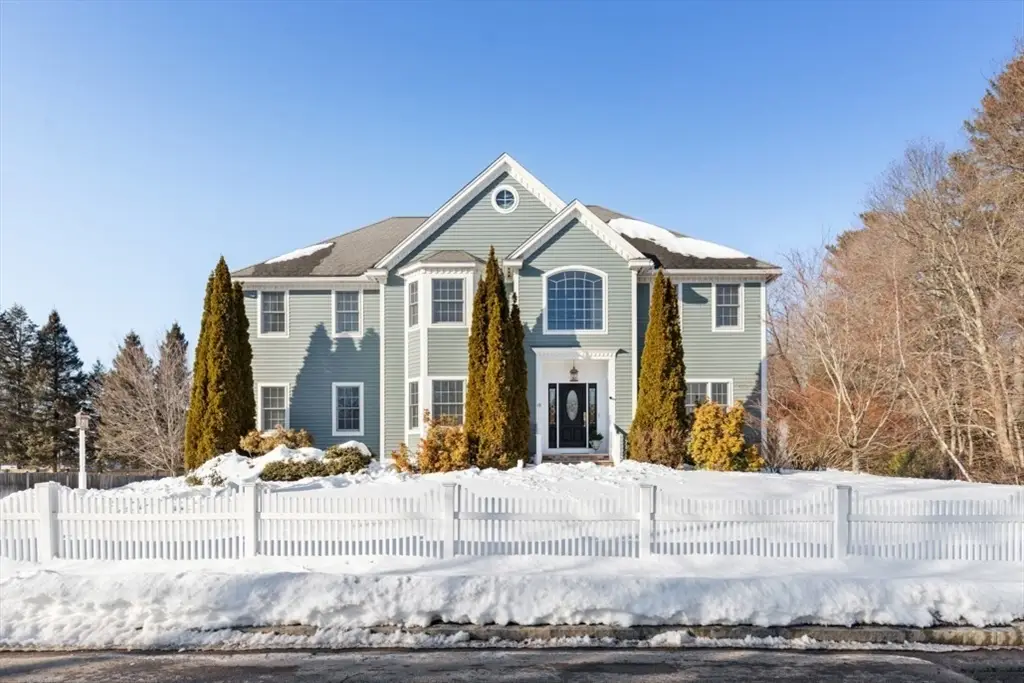 18 Symonds Way, Reading, MA 01867 - #1