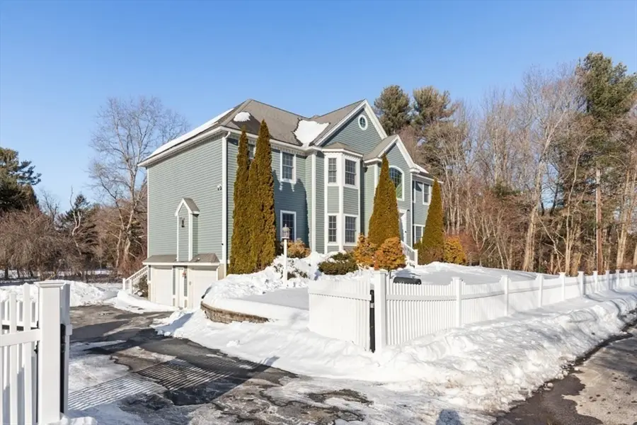 18 Symonds Way, Reading, MA 01867 - #3