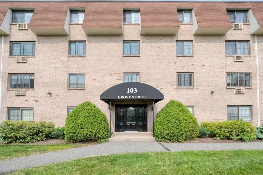 103 Grove St #317, Rockland, MA 02370 - Image #2