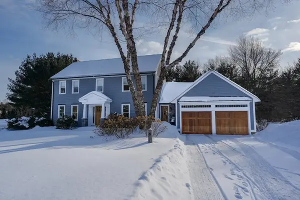 26 Treetop Cir, Northborough, MA 01532